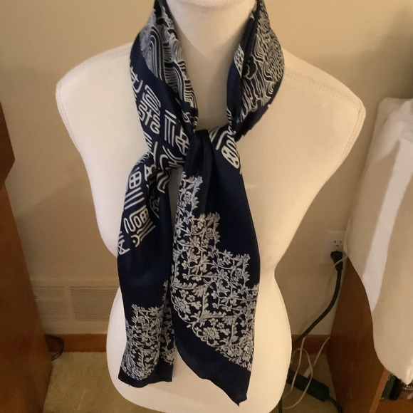 Chinese ChunHua Style Navy White Print 40” Square Scarf - Picture 5 of 11